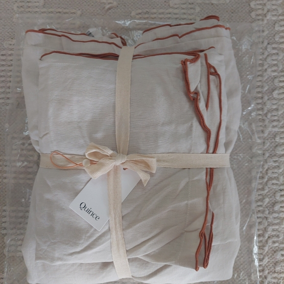 NWT- Quince European Linen Embroidered Duvet Cover & Shams! King/ Cal King(726) - Picture 10 of 14